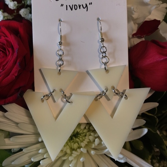 Arrow earrings - Picture 3 of 4